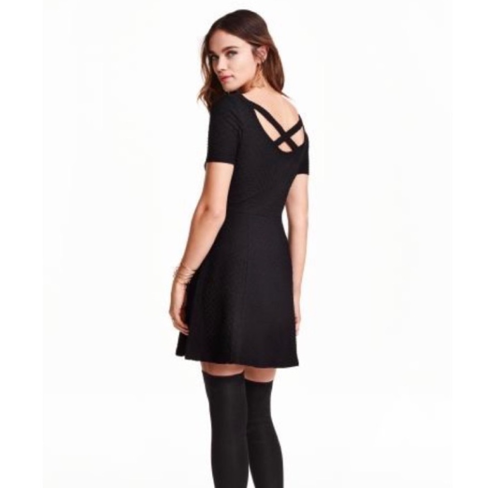 H&M Textured Dress in Black - Picture 3 of 3